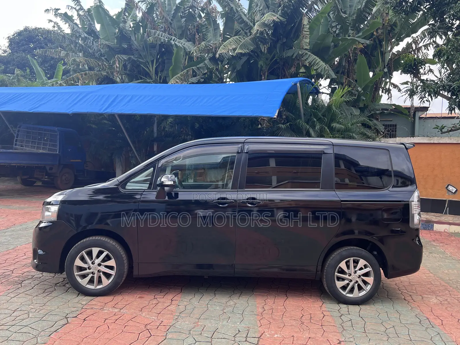Toyota Voxy V 2WD 8-Seater 2010 Black