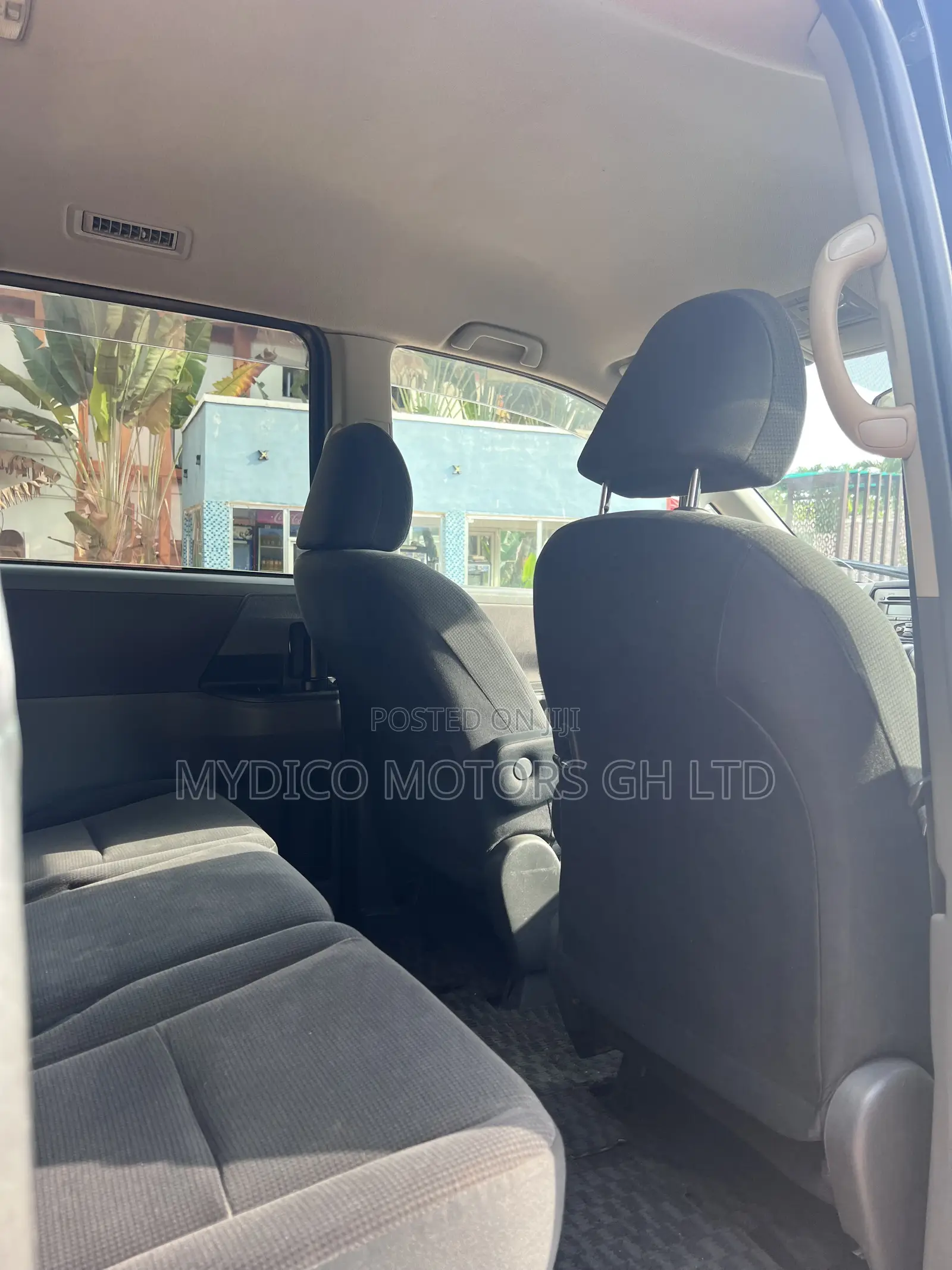 Toyota Voxy V 2WD 8-Seater 2010 Black