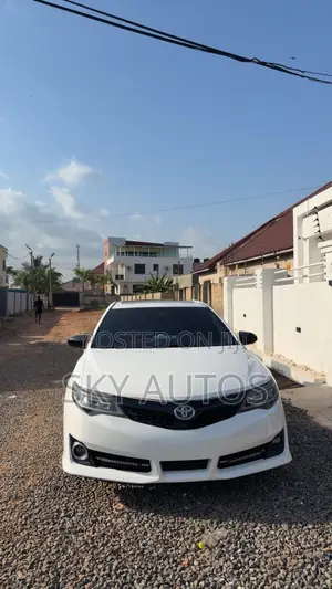 Toyota Camry SE 4dr Sedan (2.5L 4cyl 6A) 2012 White