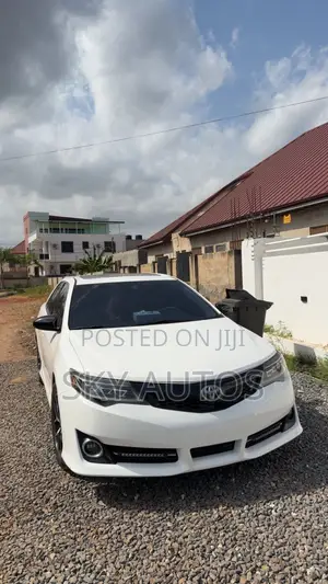 Toyota Camry SE 4dr Sedan (2.5L 4cyl 6A) 2012 White