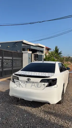 Toyota Camry SE 4dr Sedan (2.5L 4cyl 6A) 2012 White