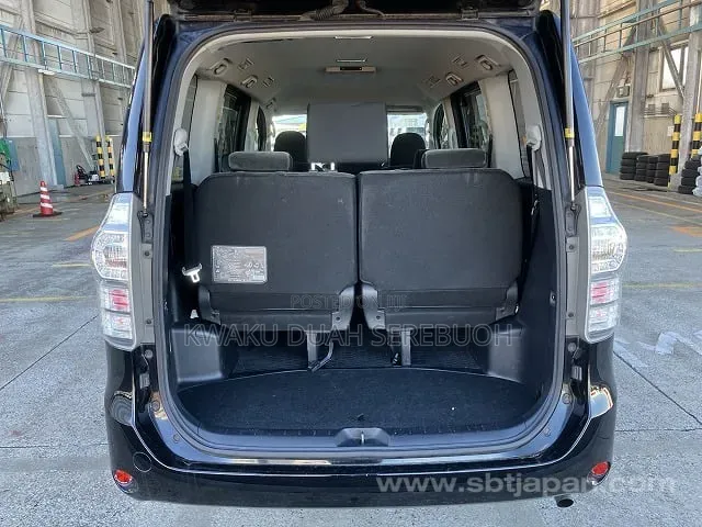 Toyota Voxy 2012 Black