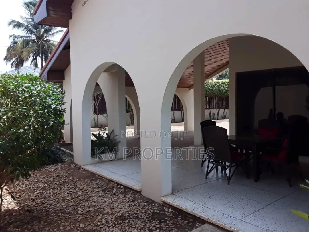 3bdrm Bungalow in SSNIT Flats for sale