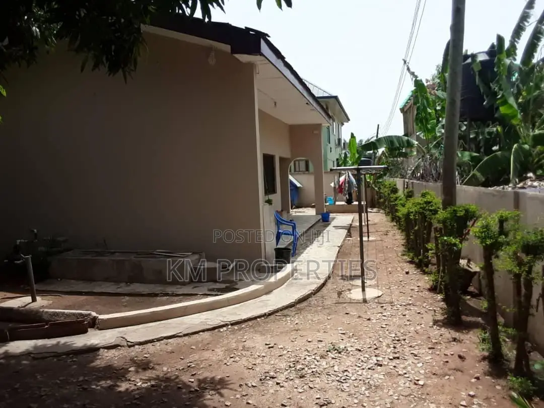 3bdrm Bungalow in SSNIT Flats for sale