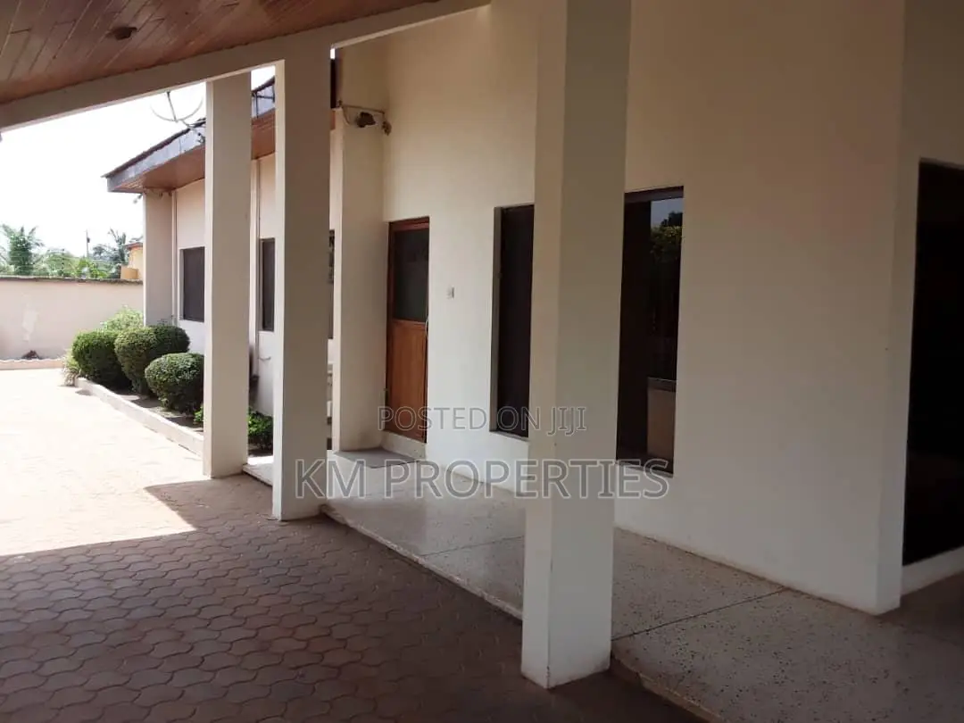 3bdrm Bungalow in SSNIT Flats for sale