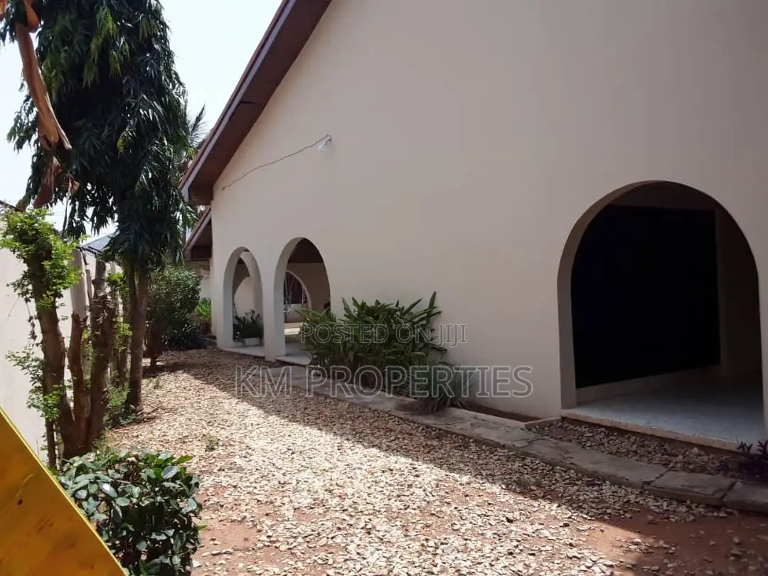 3bdrm Bungalow in SSNIT Flats for sale
