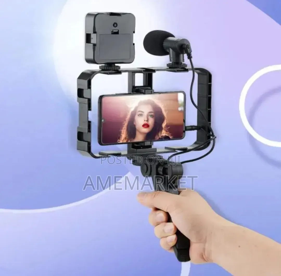 4-in-1 Smartphone Video-Making Kit Comes With Light and Microphone