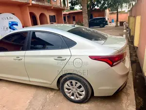Hyundai Accent SE 2018 Beige