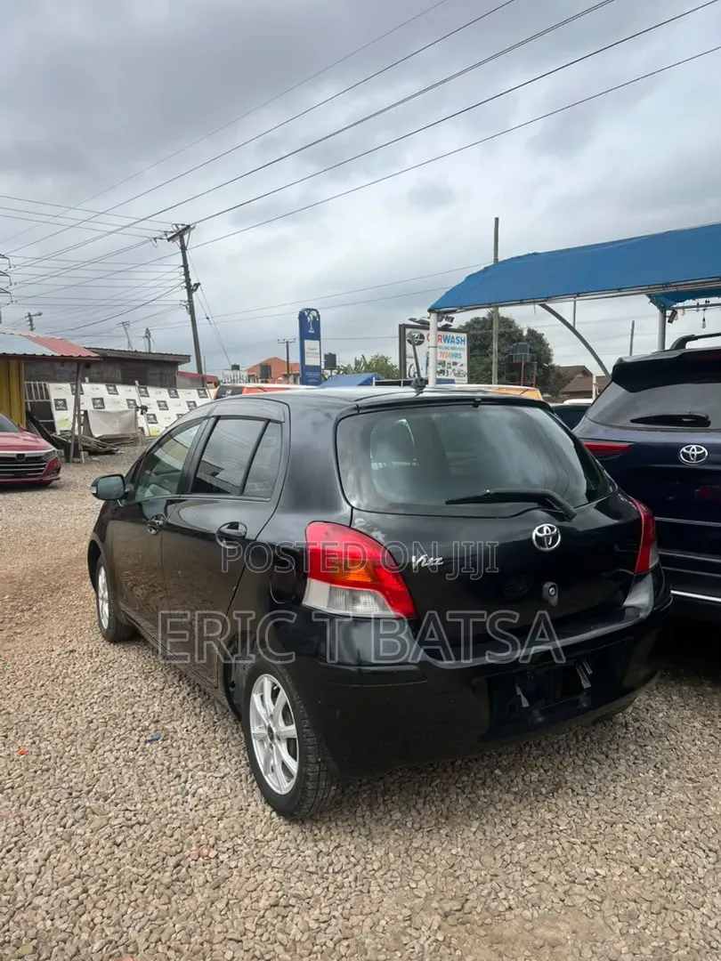 Toyota Vitz 2010 Black
