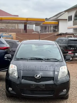 Toyota Vitz 2010 Black