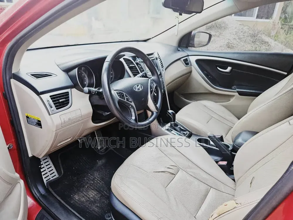 Hyundai Elantra SE 4dr Sedan (1.8L 4cyl 6A) 2014 Red