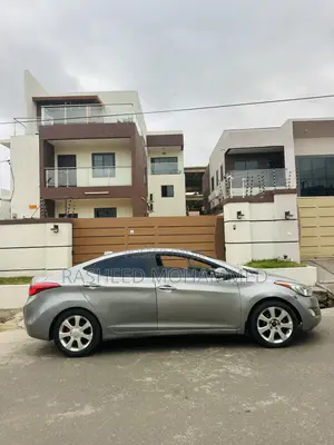 Hyundai Elantra Limited Sedan FWD (1.8L 4cyl 6A) 2013 Silver