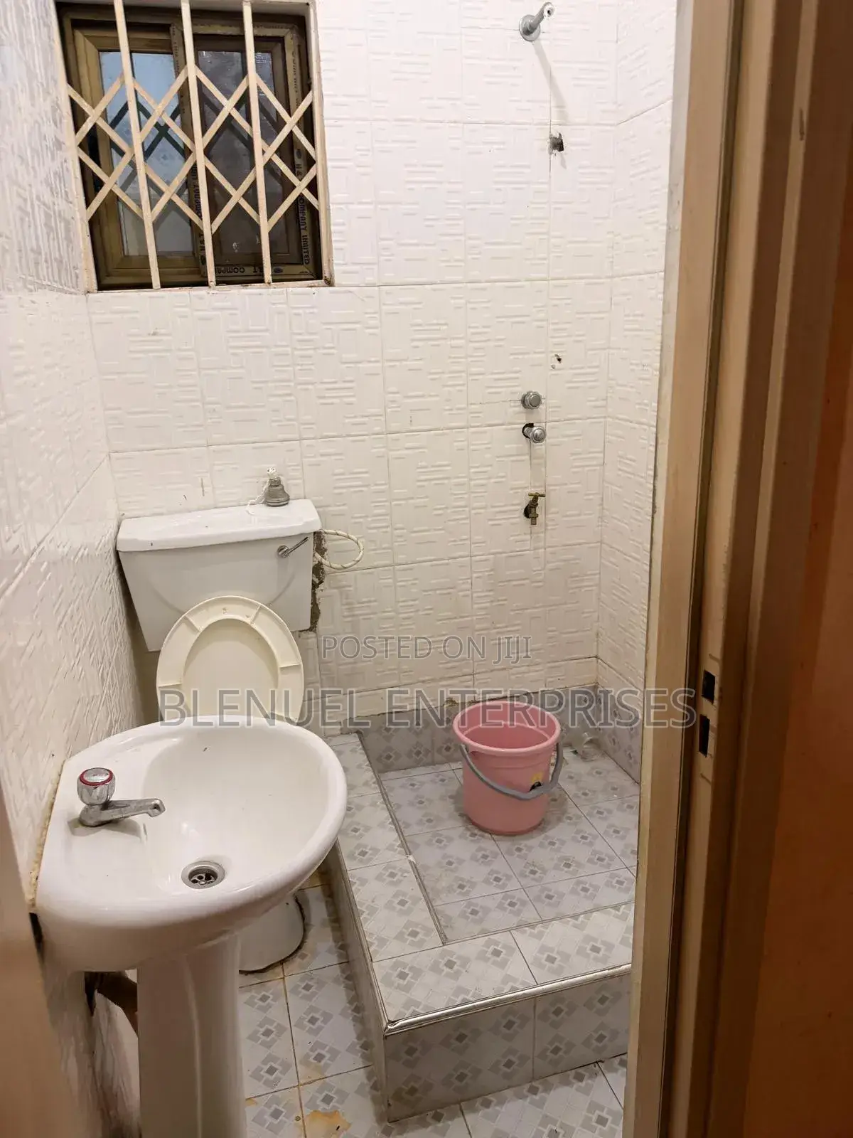 1bdrm Apartment in Golf City, Tema Metropolitan for rent