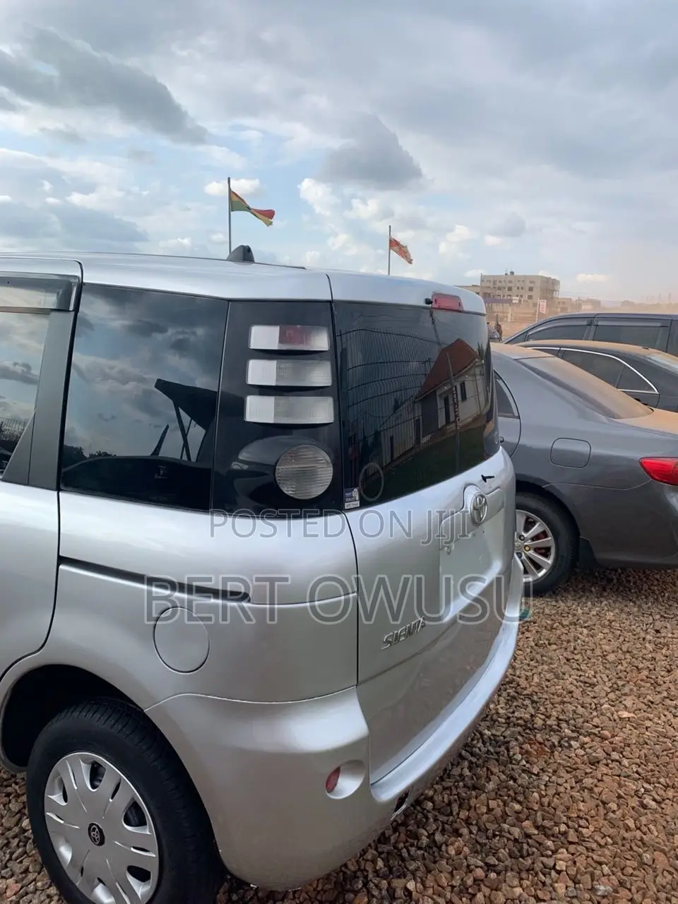 Toyota Sienta 2011 Silver