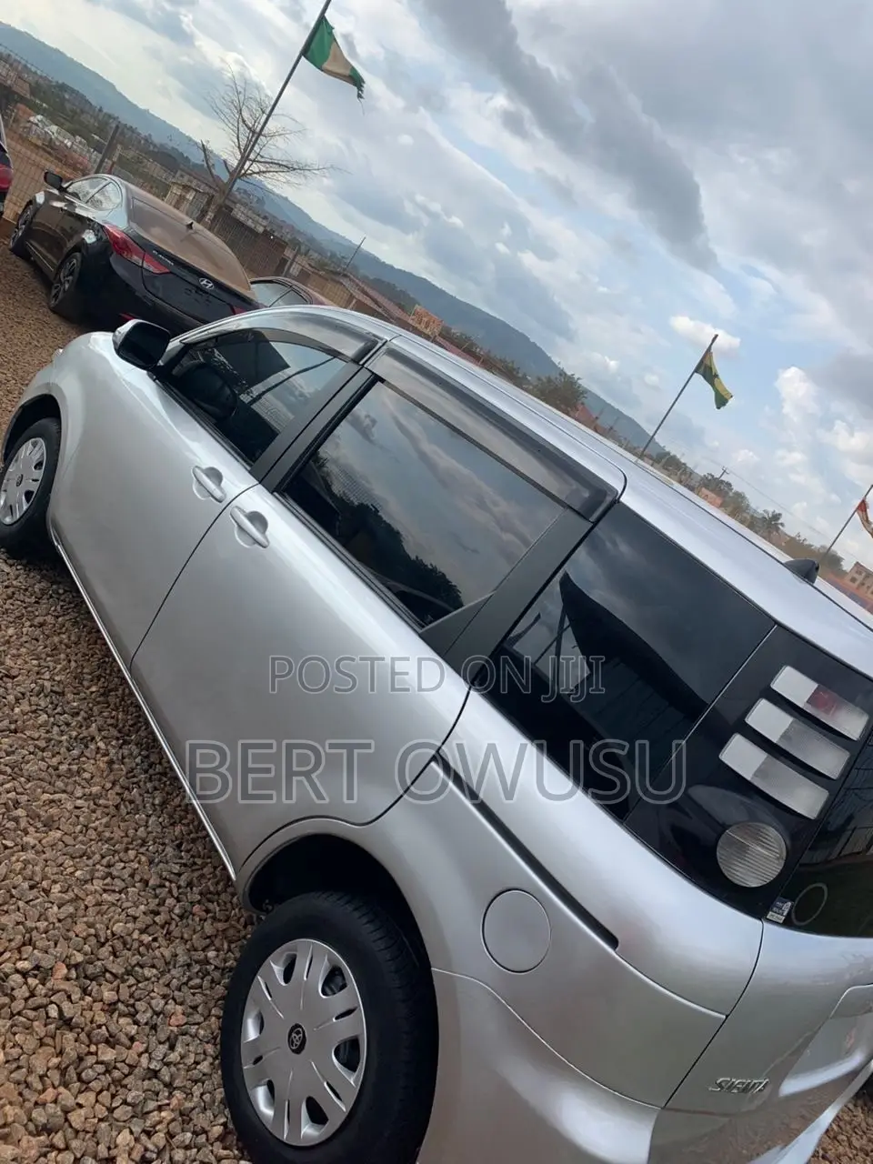 Toyota Sienta 2011 Silver