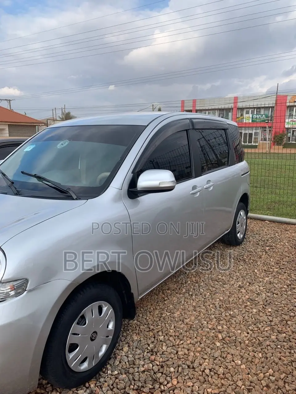 Toyota Sienta 2011 Silver