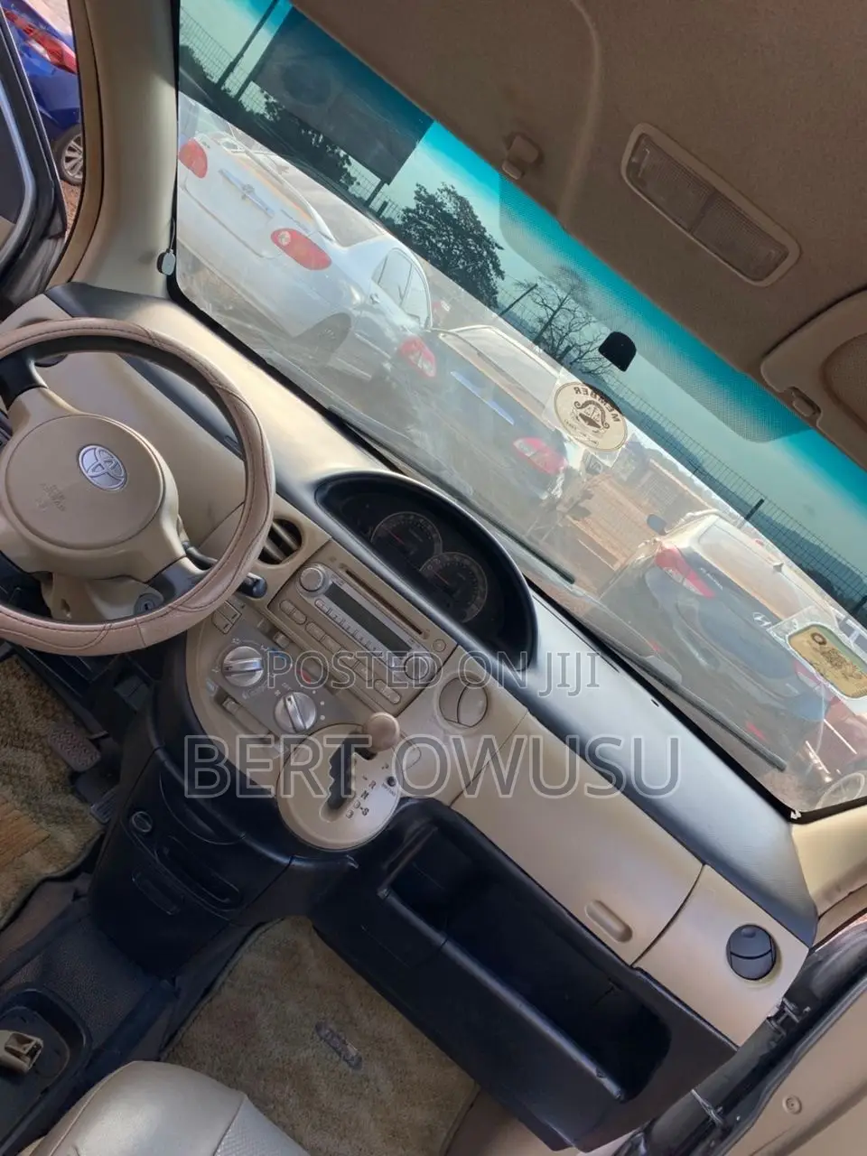 Toyota Sienta 2011 Silver