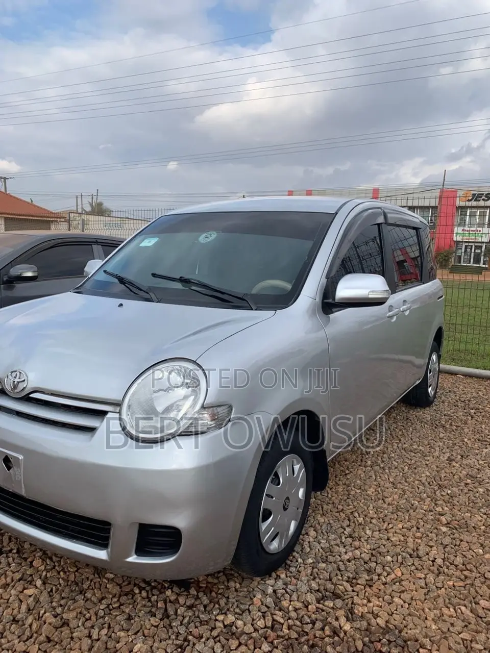 Toyota Sienta 2011 Silver