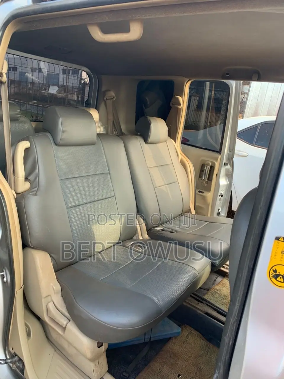 Toyota Sienta 2011 Silver
