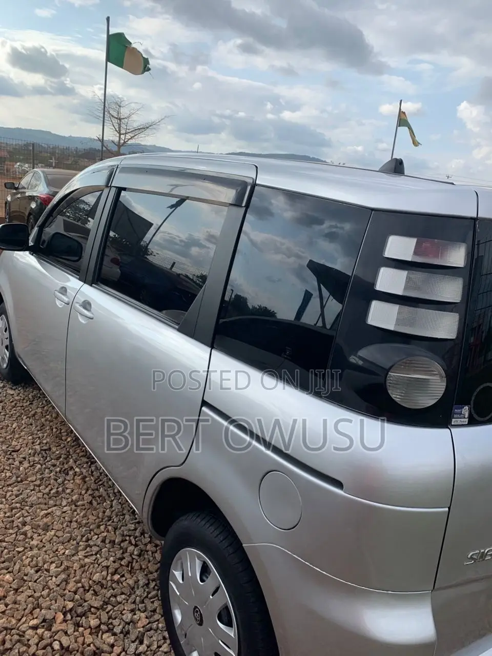 Toyota Sienta 2011 Silver