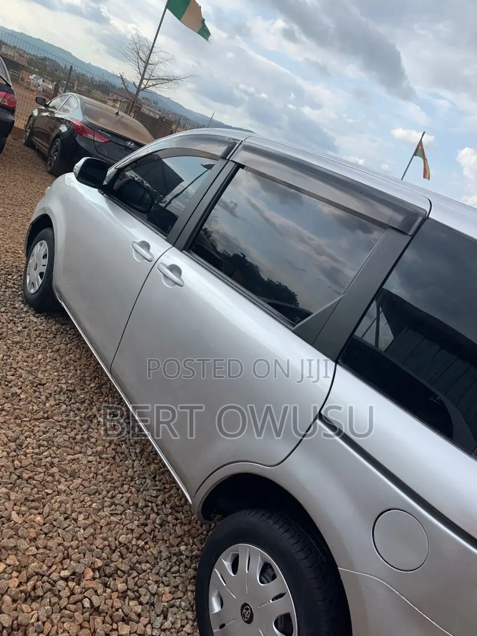 Toyota Sienta 2011 Silver