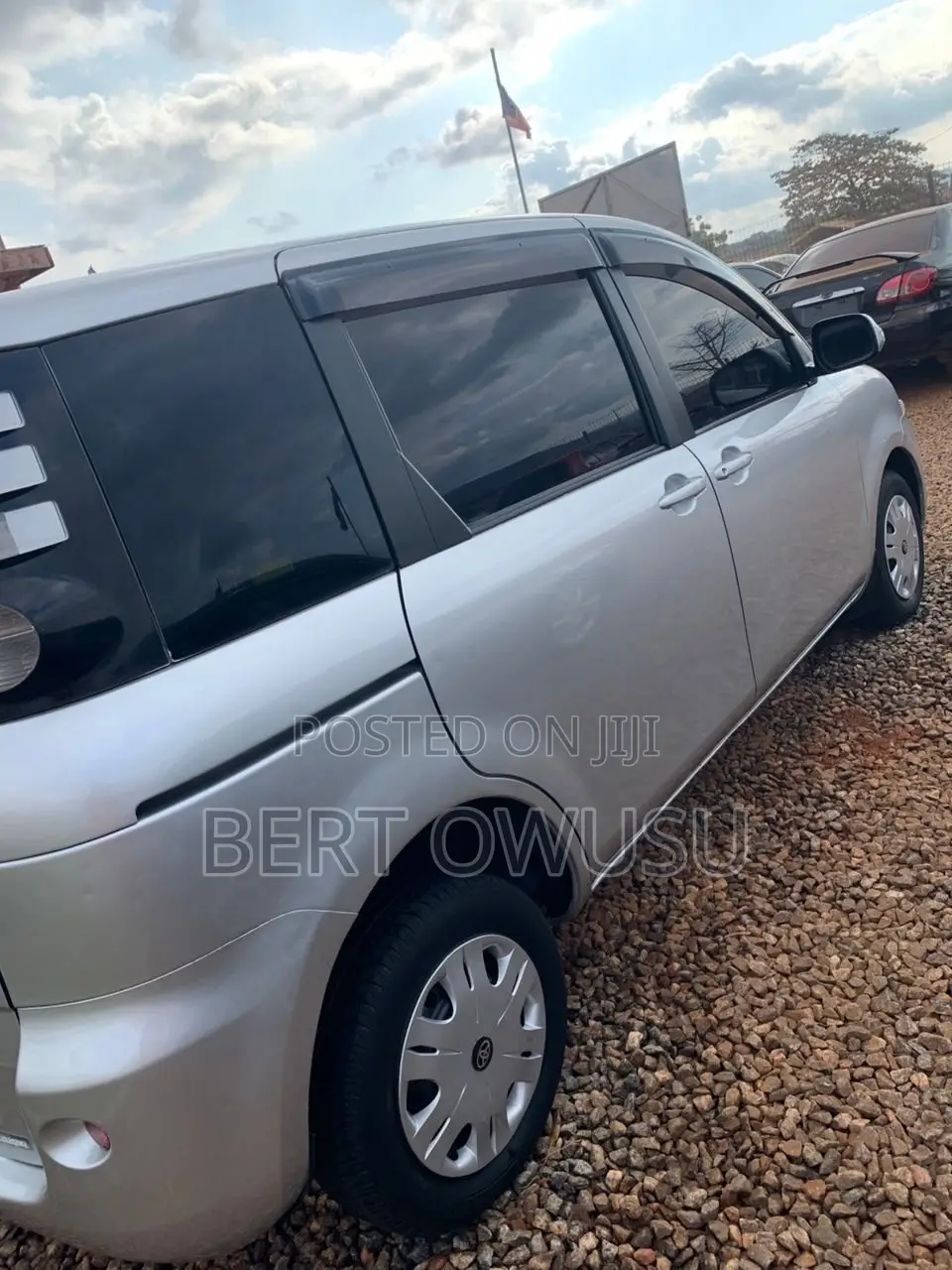 Toyota Sienta 2011 Silver