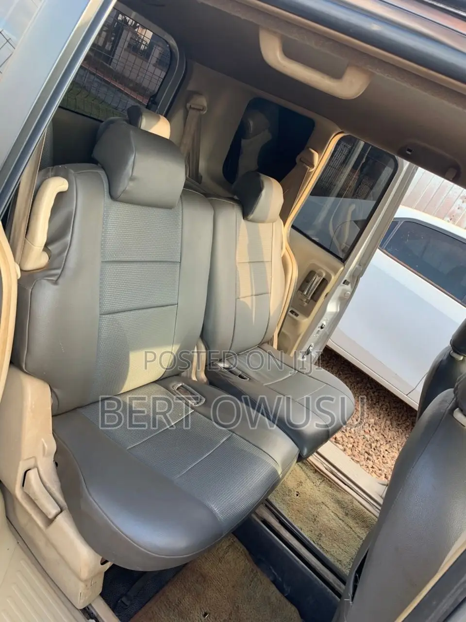 Toyota Sienta 2011 Silver