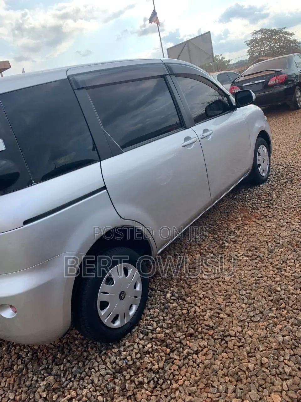 Toyota Sienta 2011 Silver