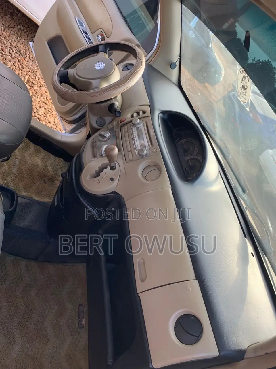 Toyota Sienta 2011 Silver