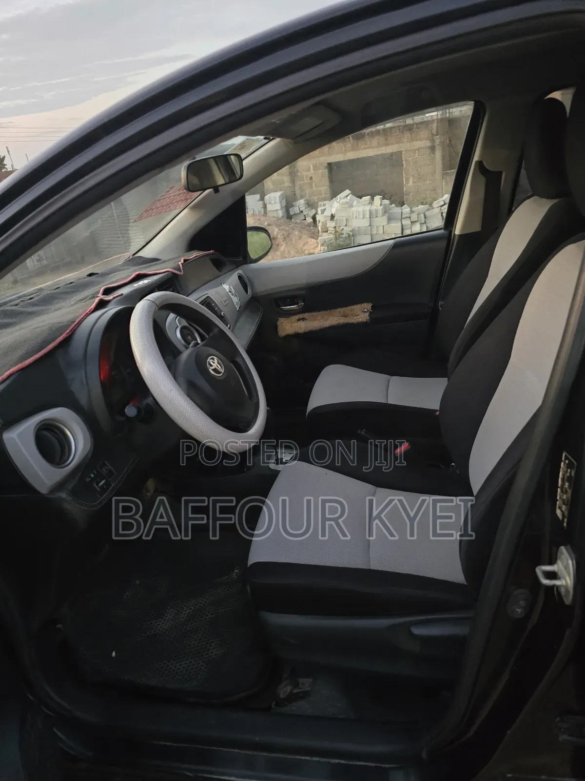 Toyota Vitz 1.5 FWD 5dr 2013 Black