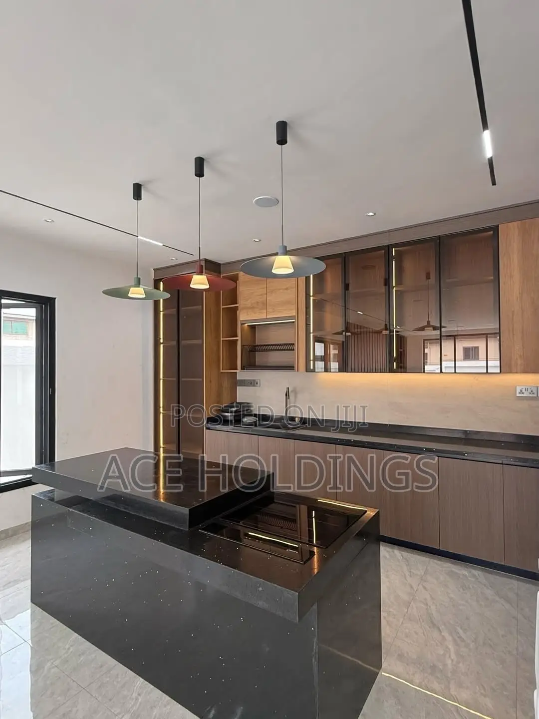 4bdrm Mansion in Adjiringanor, Adjiriganor for sale