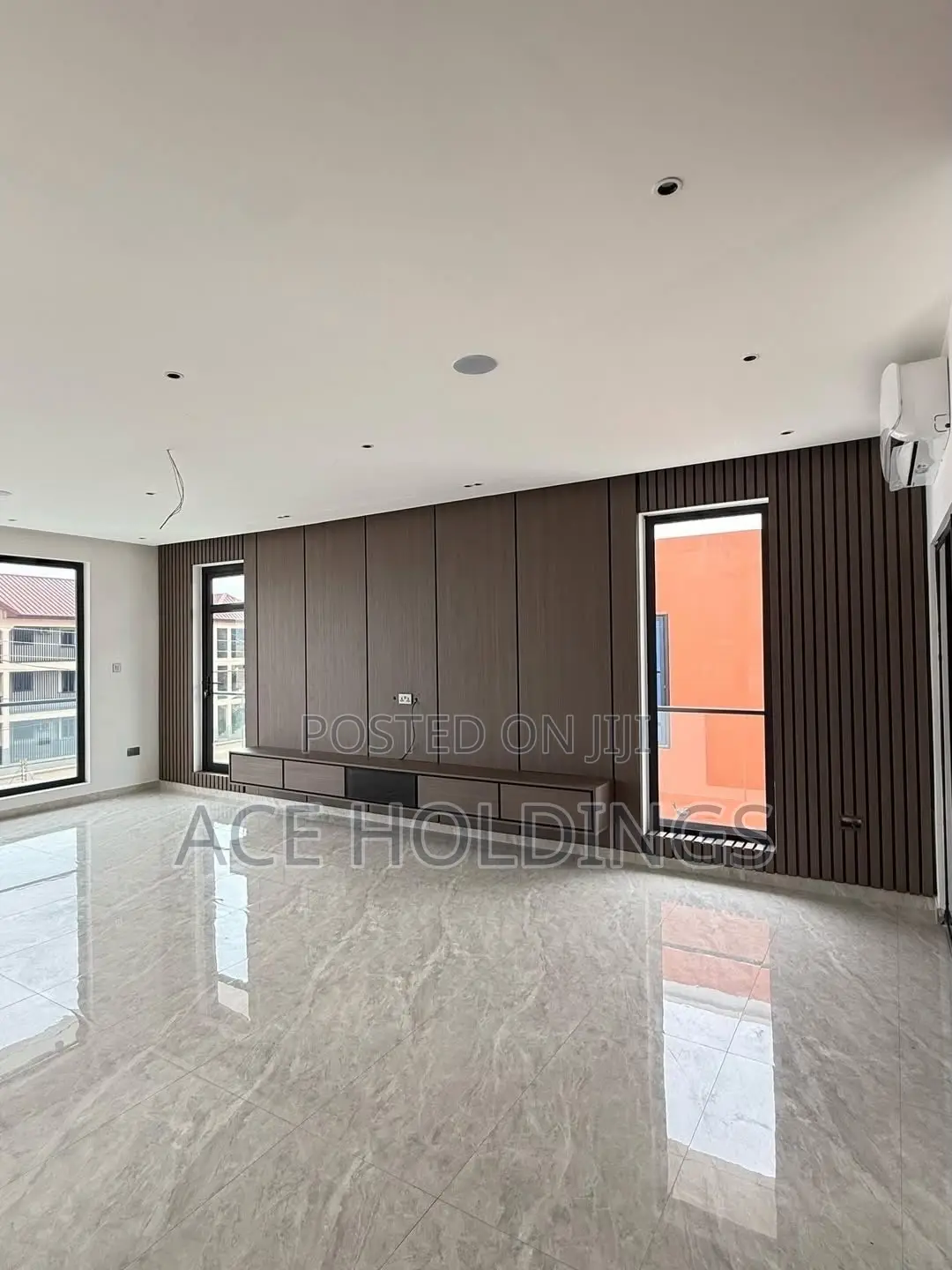 4bdrm Mansion in Adjiringanor, Adjiriganor for sale