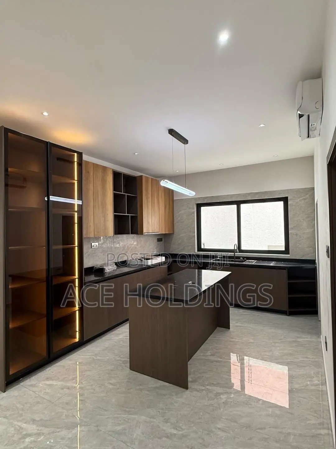 4bdrm Mansion in Adjiringanor, Adjiriganor for sale