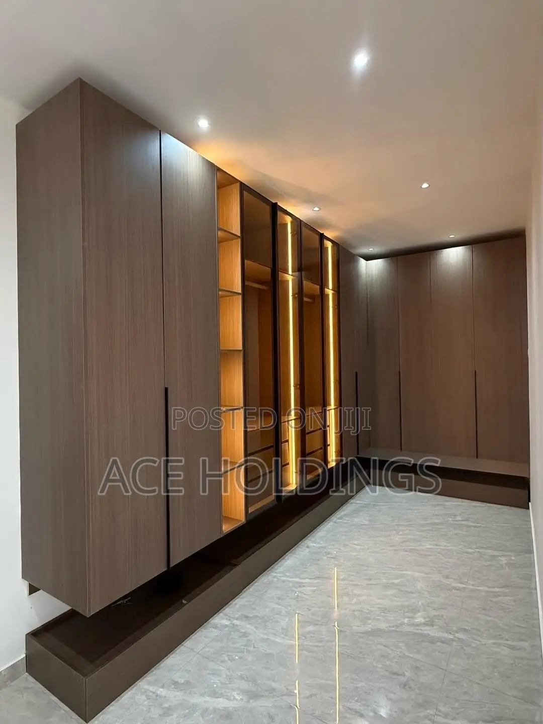 4bdrm Mansion in Adjiringanor, Adjiriganor for sale