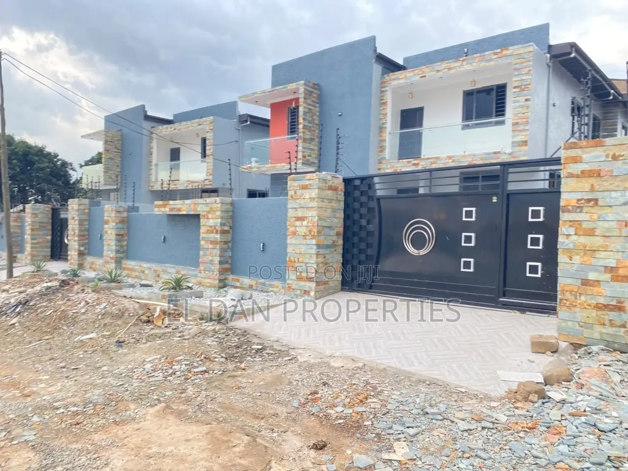 5bdrm Duplex in Buokrom, Kumasi Metropolitan for sale
