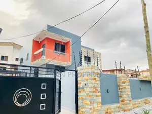 5bdrm Duplex in Buokrom, Kumasi Metropolitan for sale