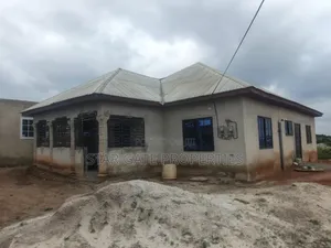3bdrm House in Wadie Adwumakaase, Kumasi Metropolitan for sale