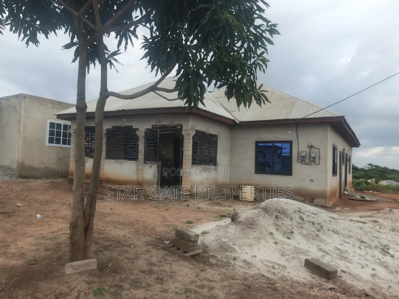 3bdrm House in Wadie Adwumakaase, Kumasi Metropolitan for sale
