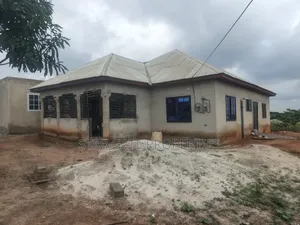 3bdrm House in Wadie Adwumakaase, Kumasi Metropolitan for sale