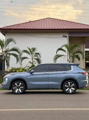 Mitsubishi Outlander 2025 Gray