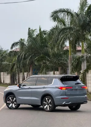 Mitsubishi Outlander 2025 Gray