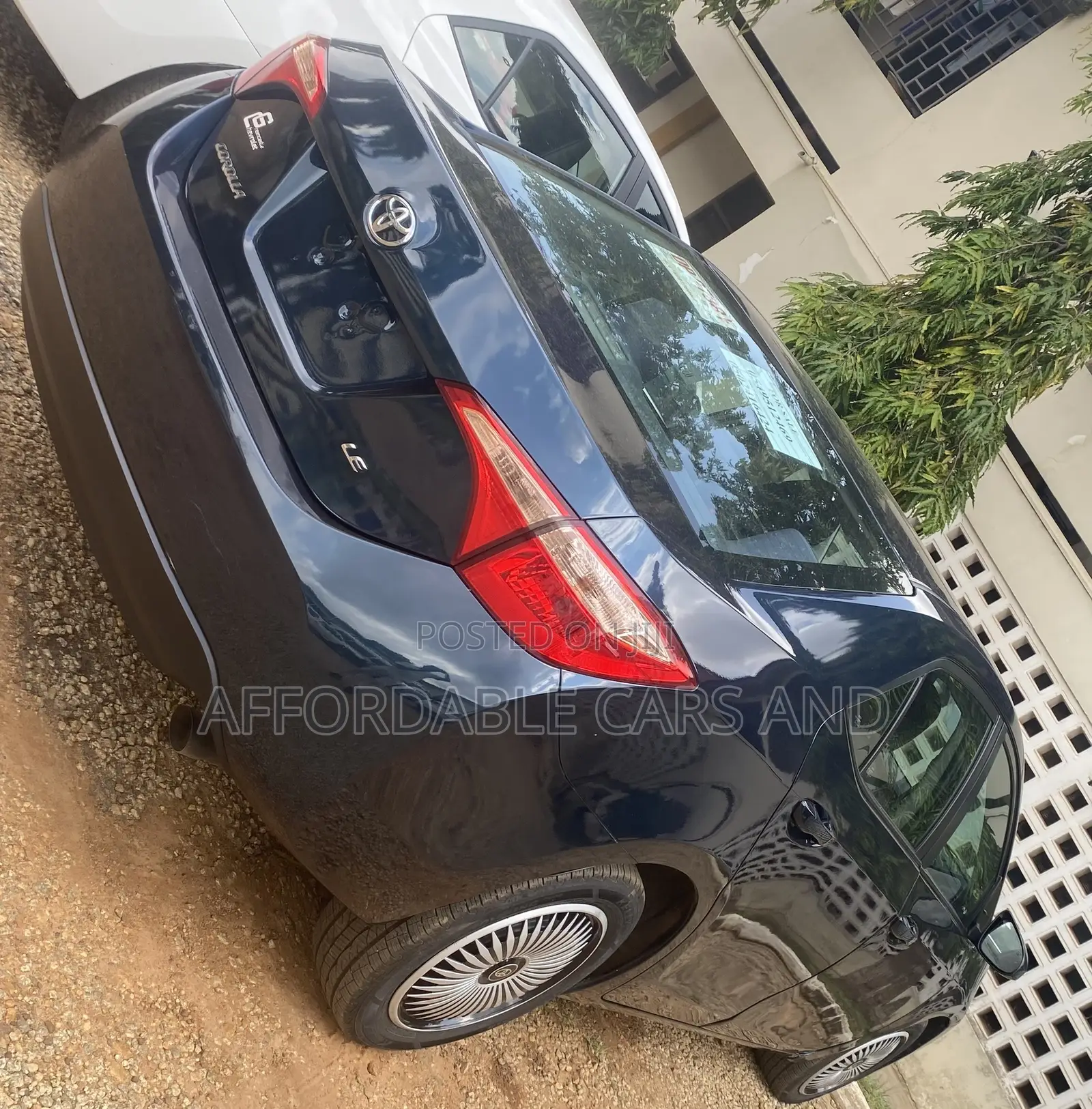 Toyota Corolla LE (1.8L 4cyl 2A) 2019 Blue