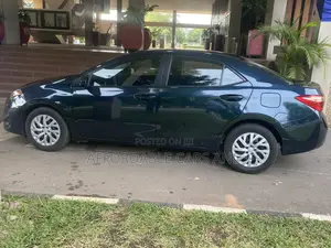 Toyota Corolla LE (1.8L 4cyl 2A) 2019 Blue