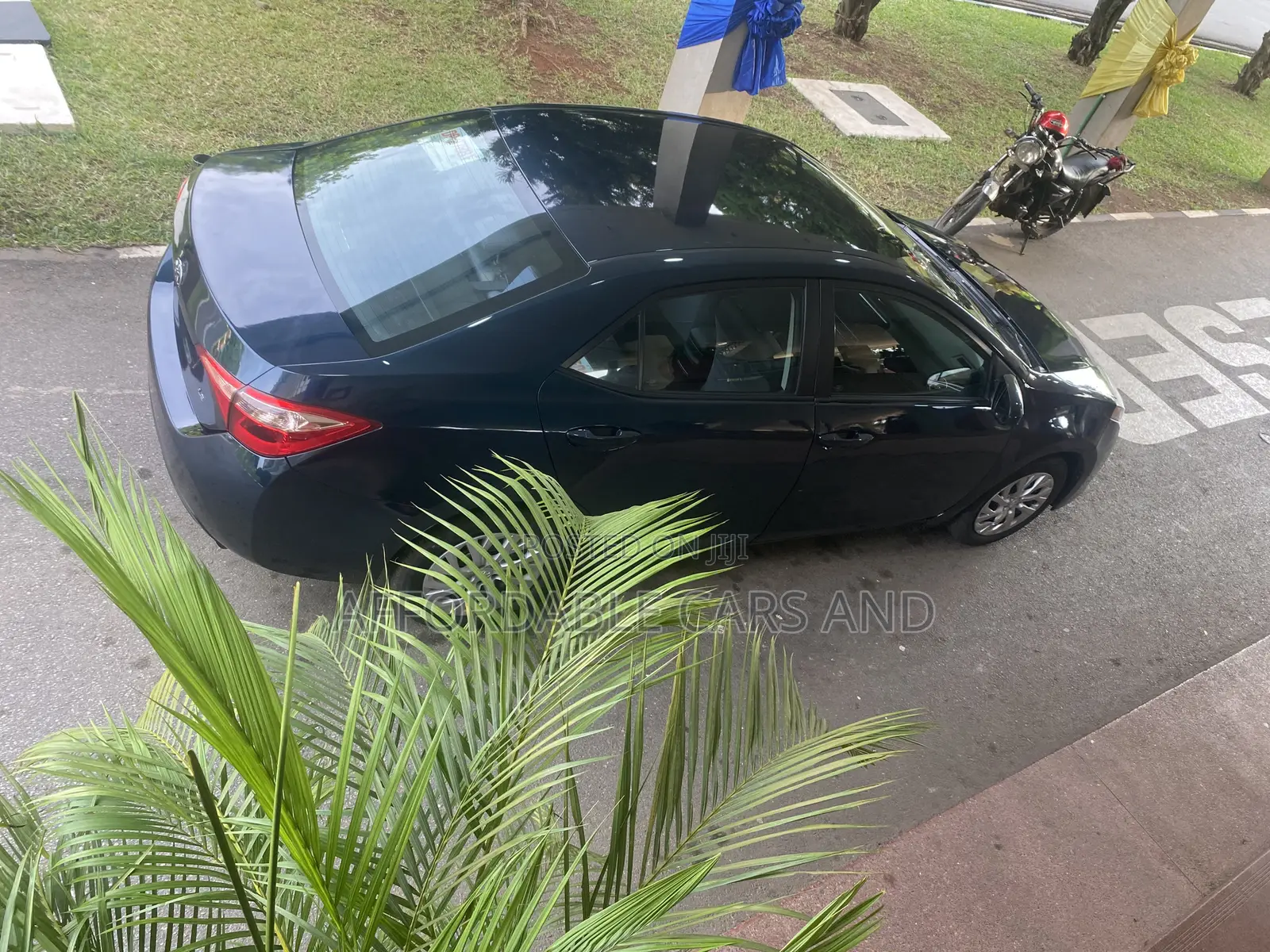 Toyota Corolla LE (1.8L 4cyl 2A) 2019 Blue