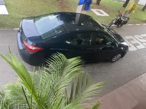 Toyota Corolla LE (1.8L 4cyl 2A) 2019 Blue