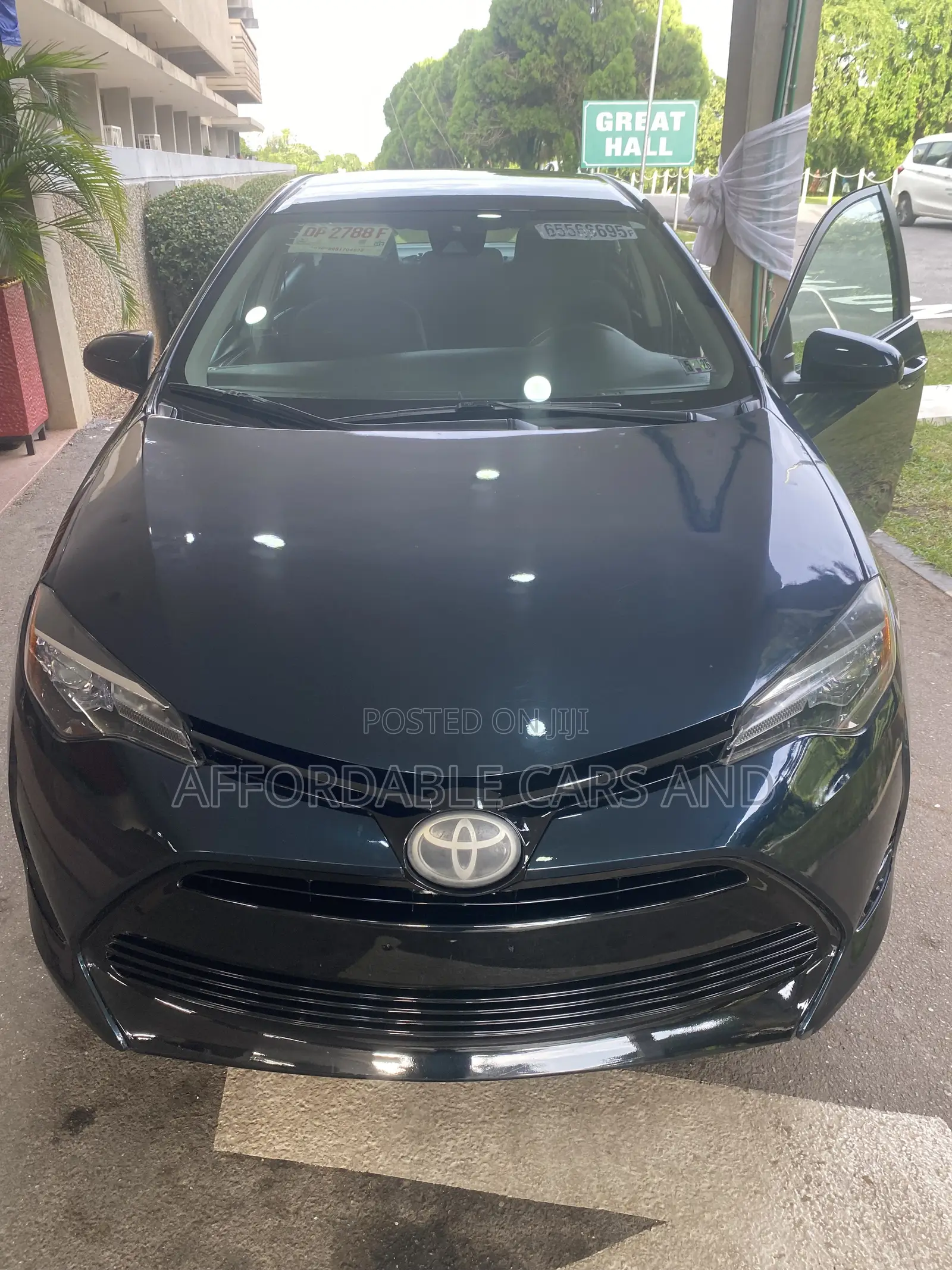 Toyota Corolla LE (1.8L 4cyl 2A) 2019 Blue