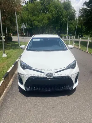 Toyota Corolla SE (1.8L 4cyl 2A) 2019 White