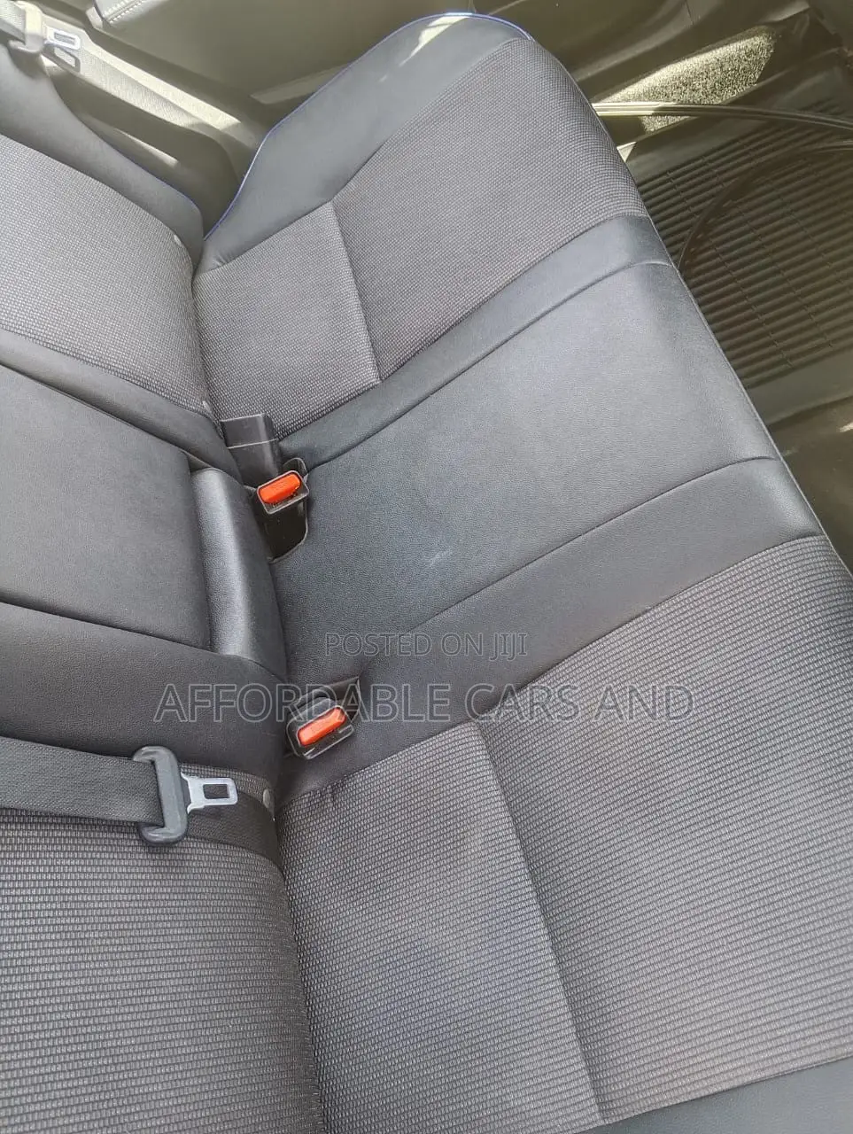 Toyota Corolla SE (1.8L 4cyl 2A) 2019 White