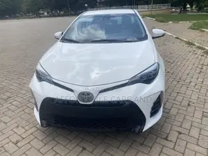 Toyota Corolla SE (1.8L 4cyl 2A) 2019 White