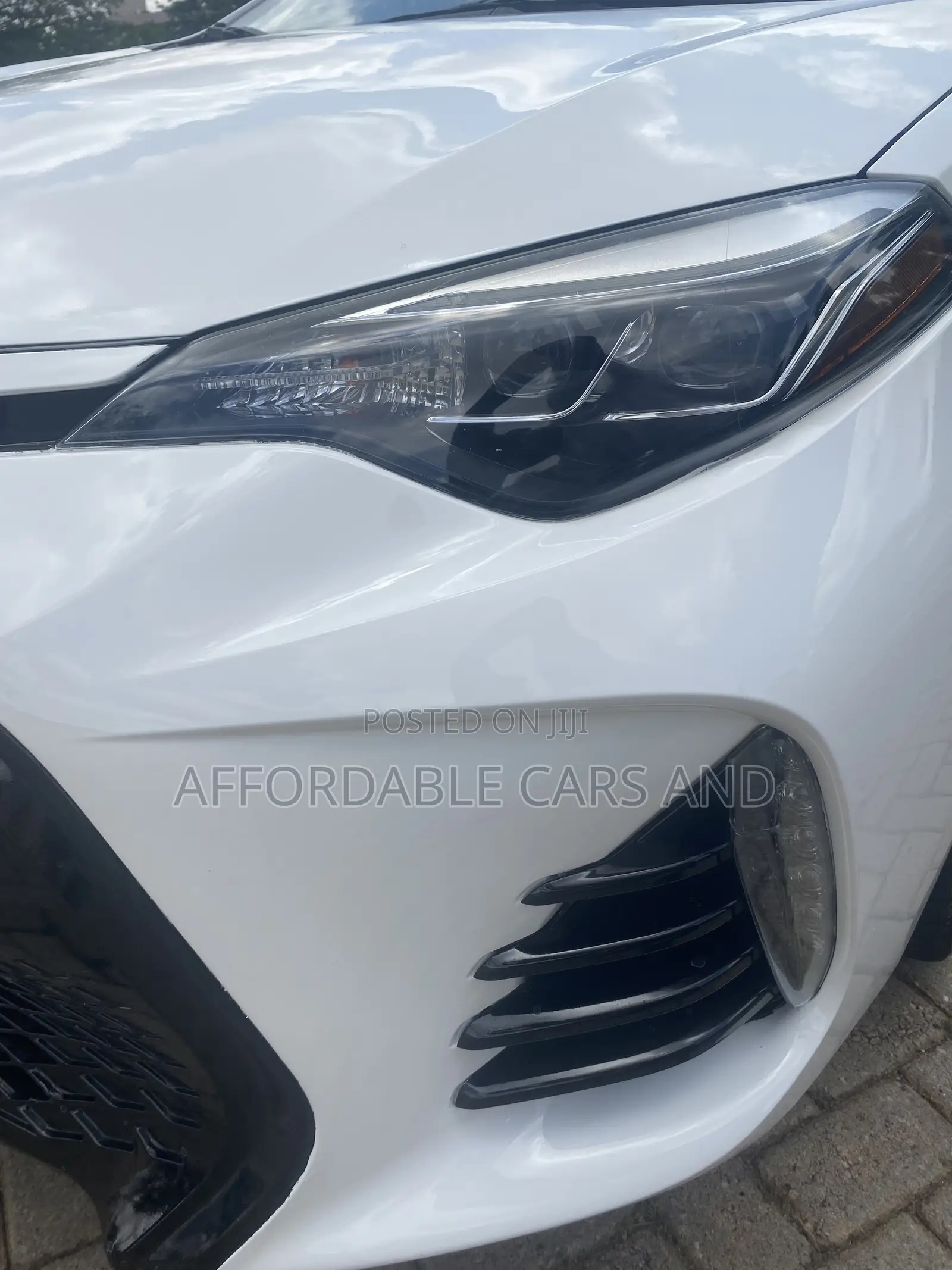 Toyota Corolla SE (1.8L 4cyl 2A) 2019 White